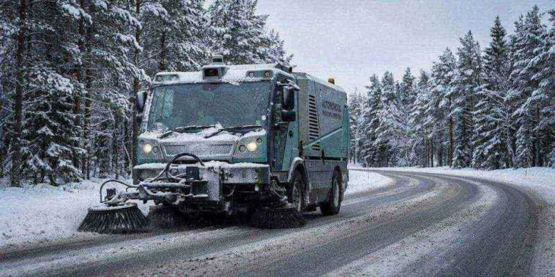 Trombia Free autonomous street sweeper operating in Nordic winter conditions